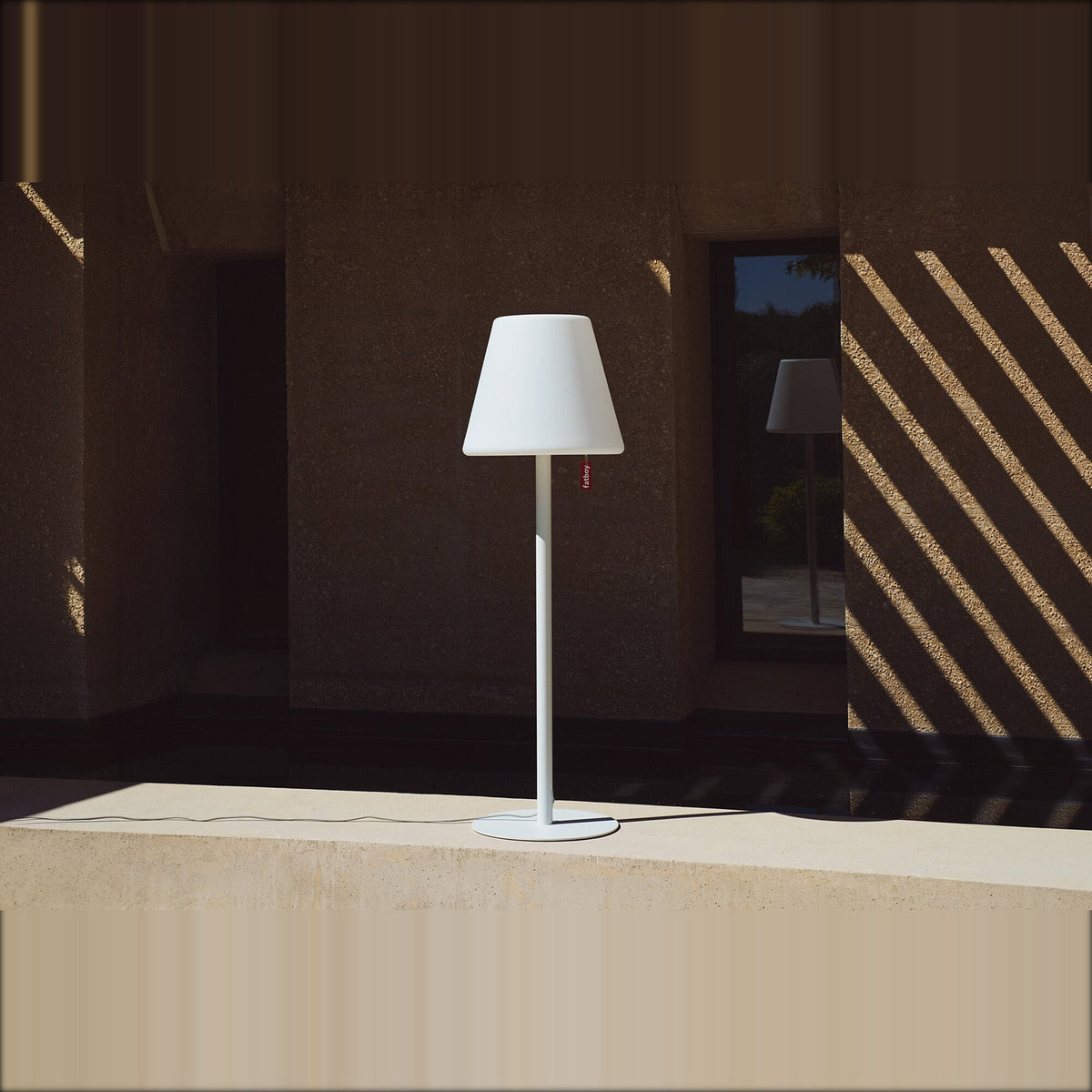 Edison the Giant Light – Lifestyle