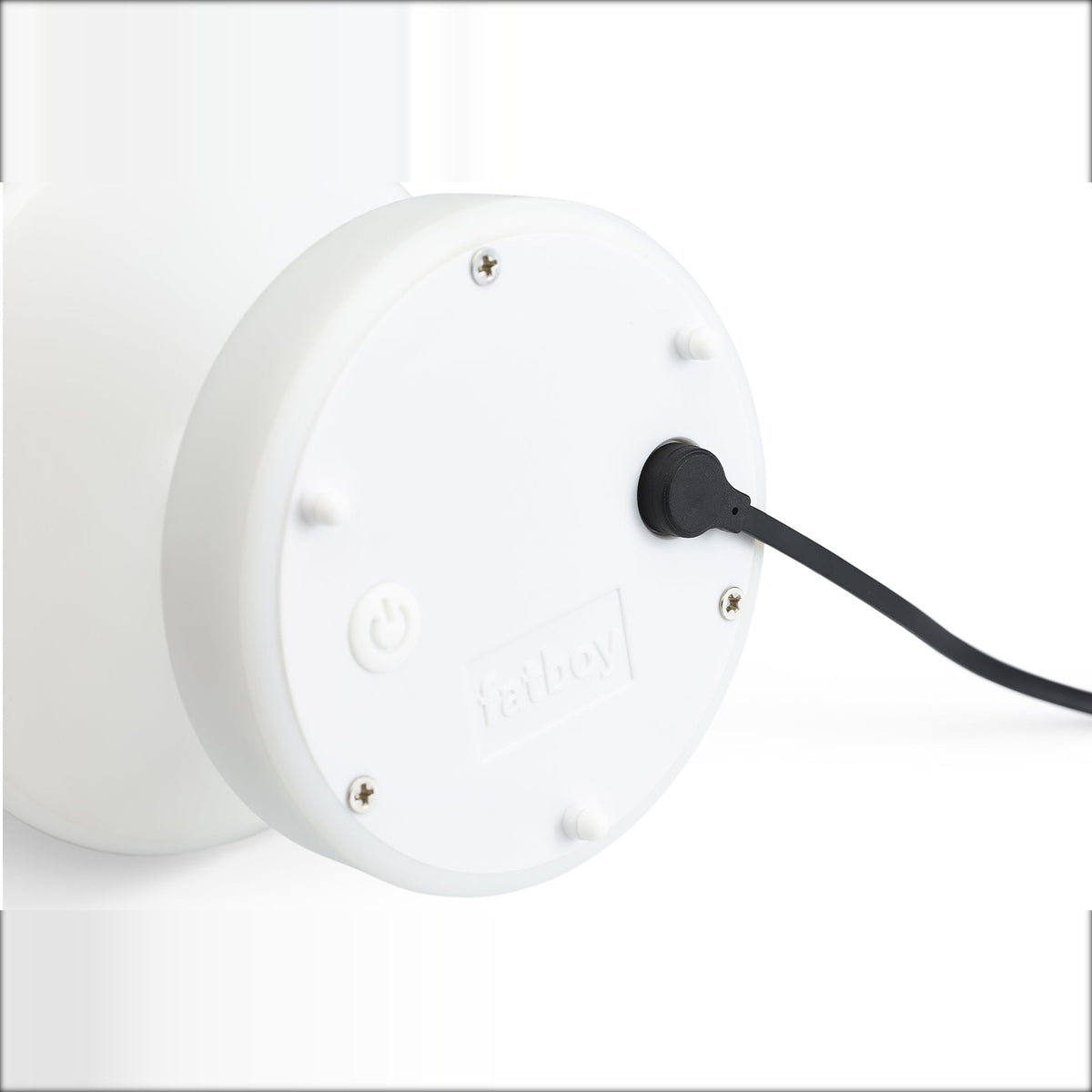Edison the Mini Set 3 Pieces Domestica – Base with Charging Cable Close-up