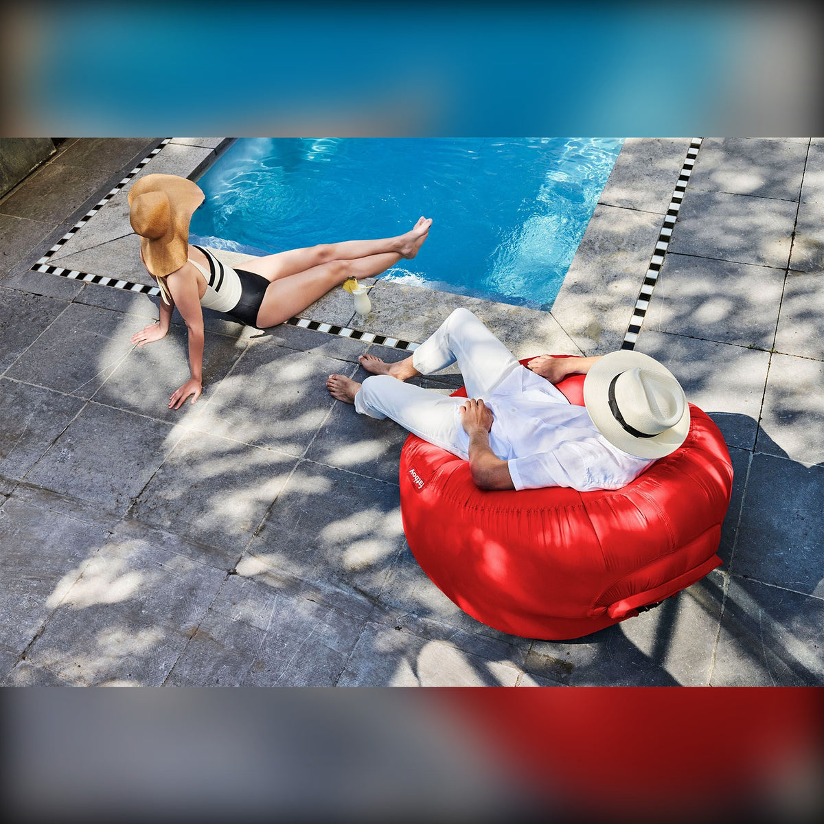 Lamzac O 3.0 Red Domestica – Lifestyle – Lounging by a Pool