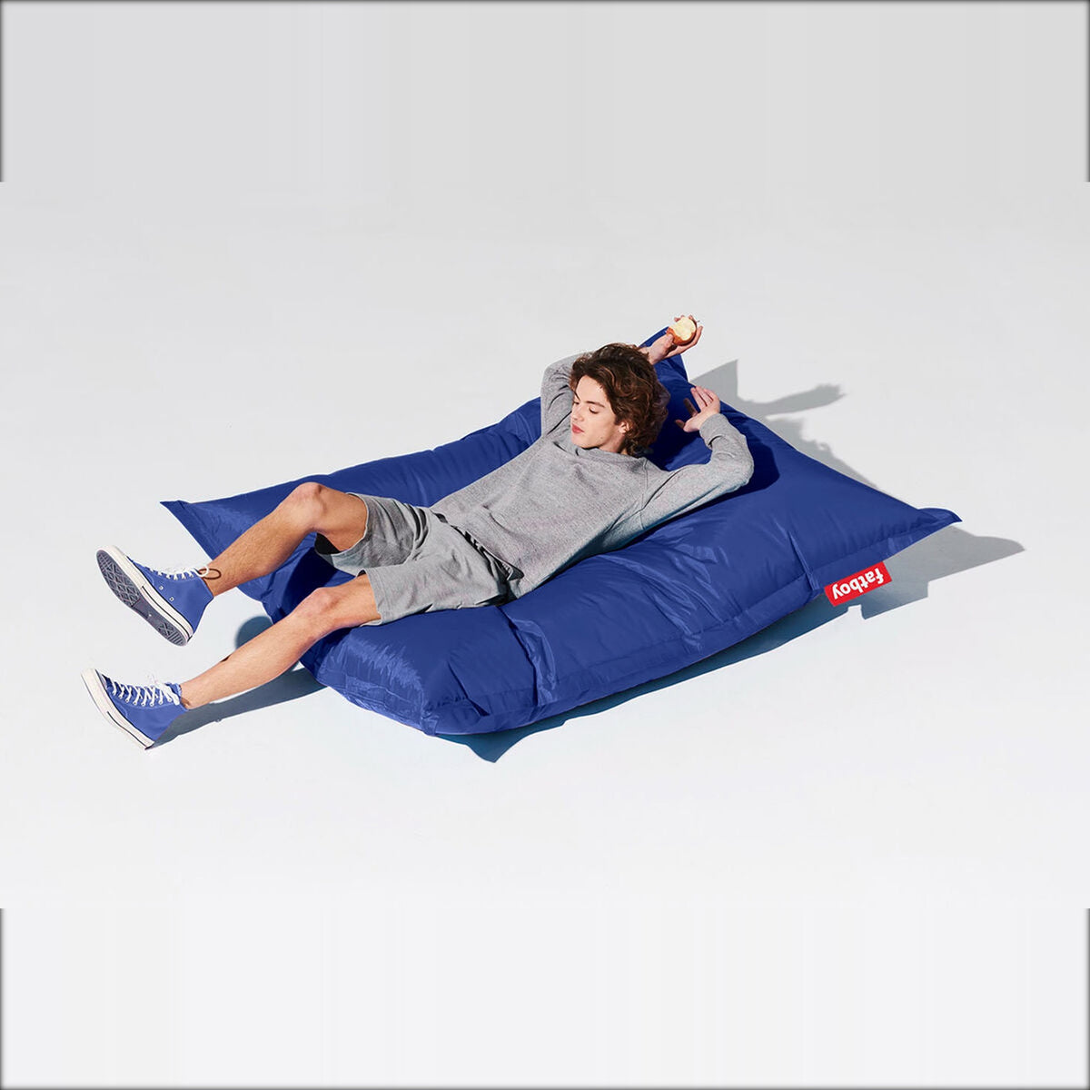 Original Petrol Domestica – Lifestyle – Person Lying Back on the Beanbag