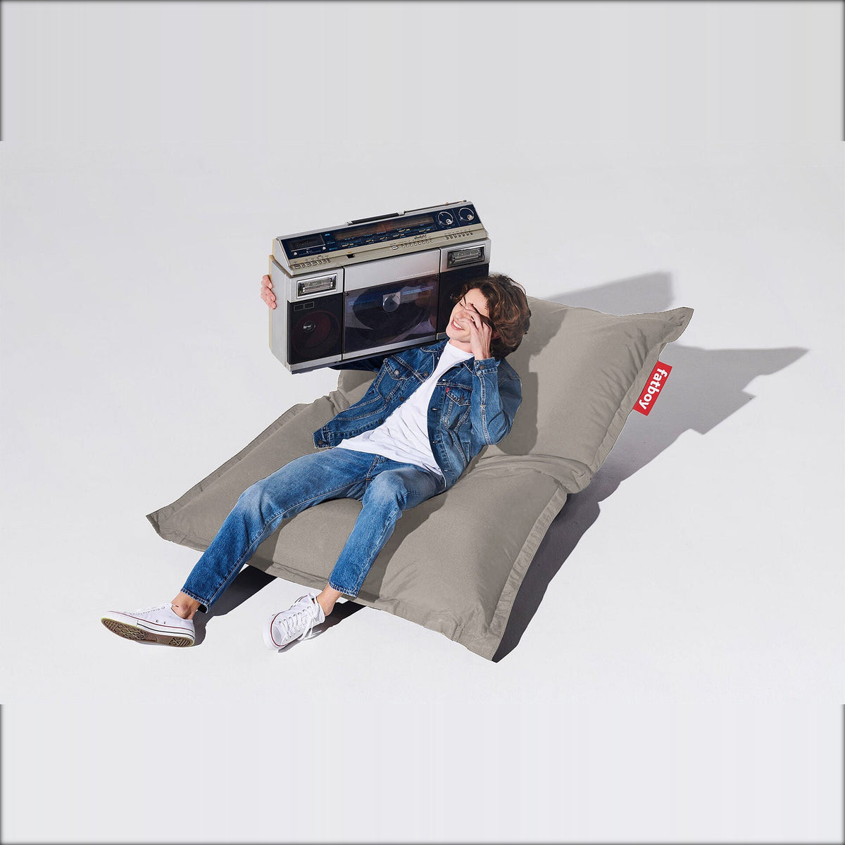Original Outdoor Grey Taupe Domestica – Lifestyle – Person Lying Back on the Beanbag