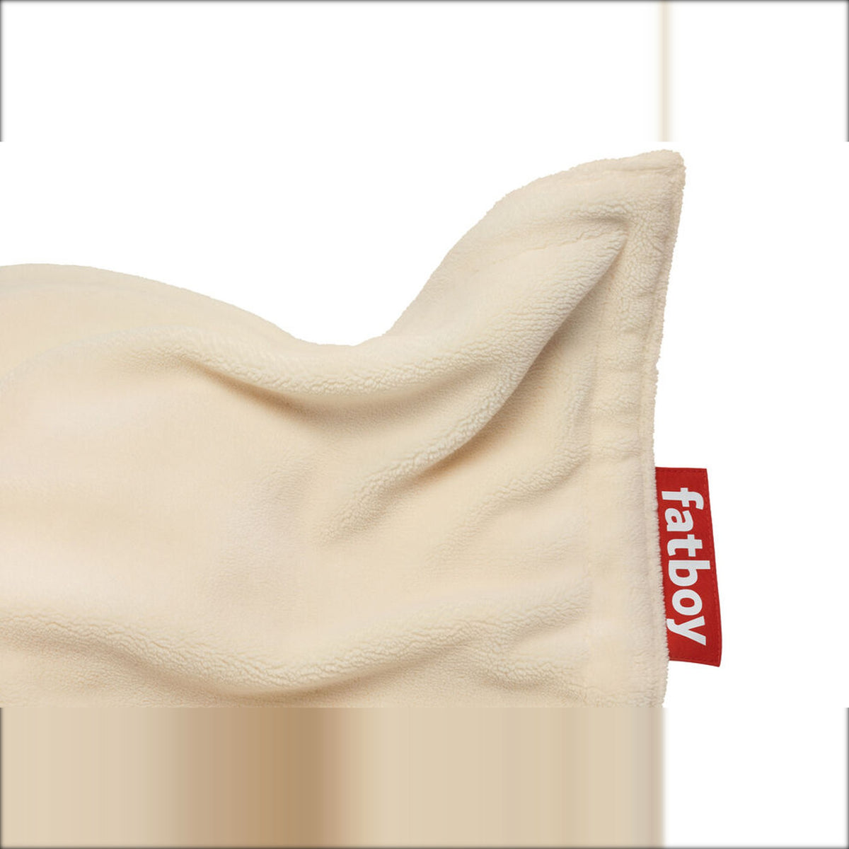 Original Slim Teddy Off White Domestica – Teddy Fabric and Fatboy Label Close-up