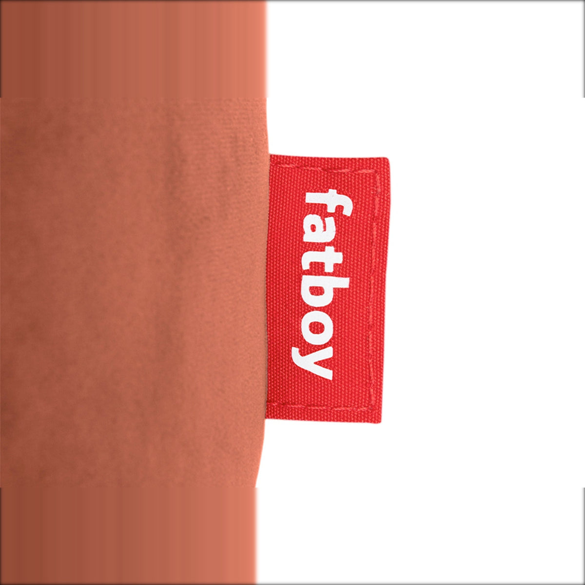Point Velvet Recycled Rhubarb Domestica – Fatboy Label Close-up