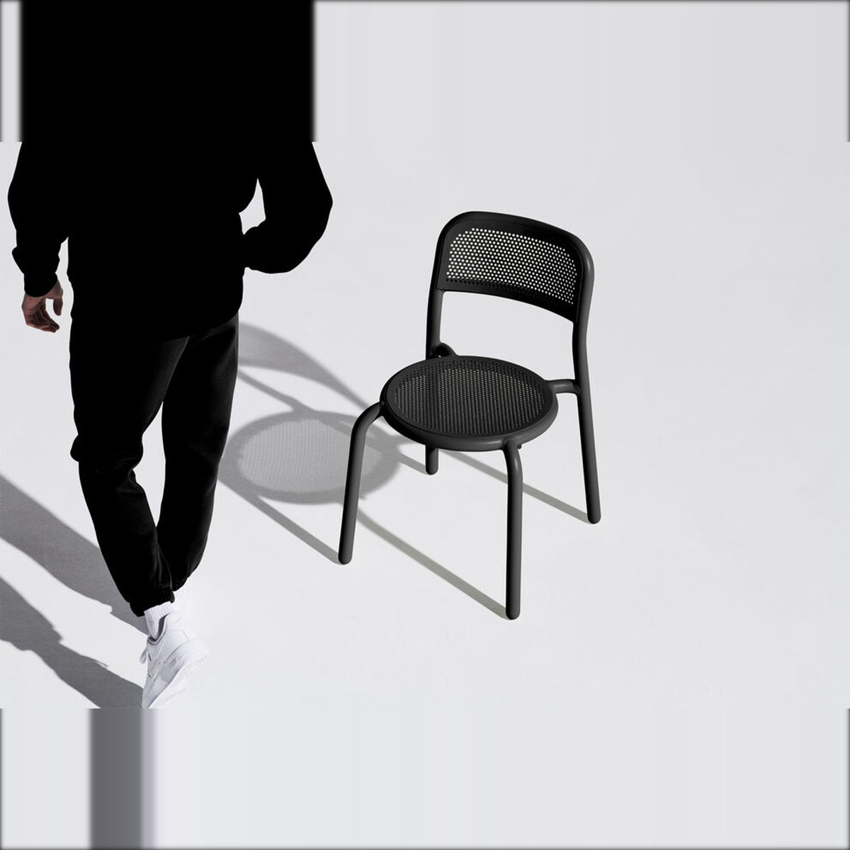 Toní Chair Anthracite Domestica – Lifestyle1