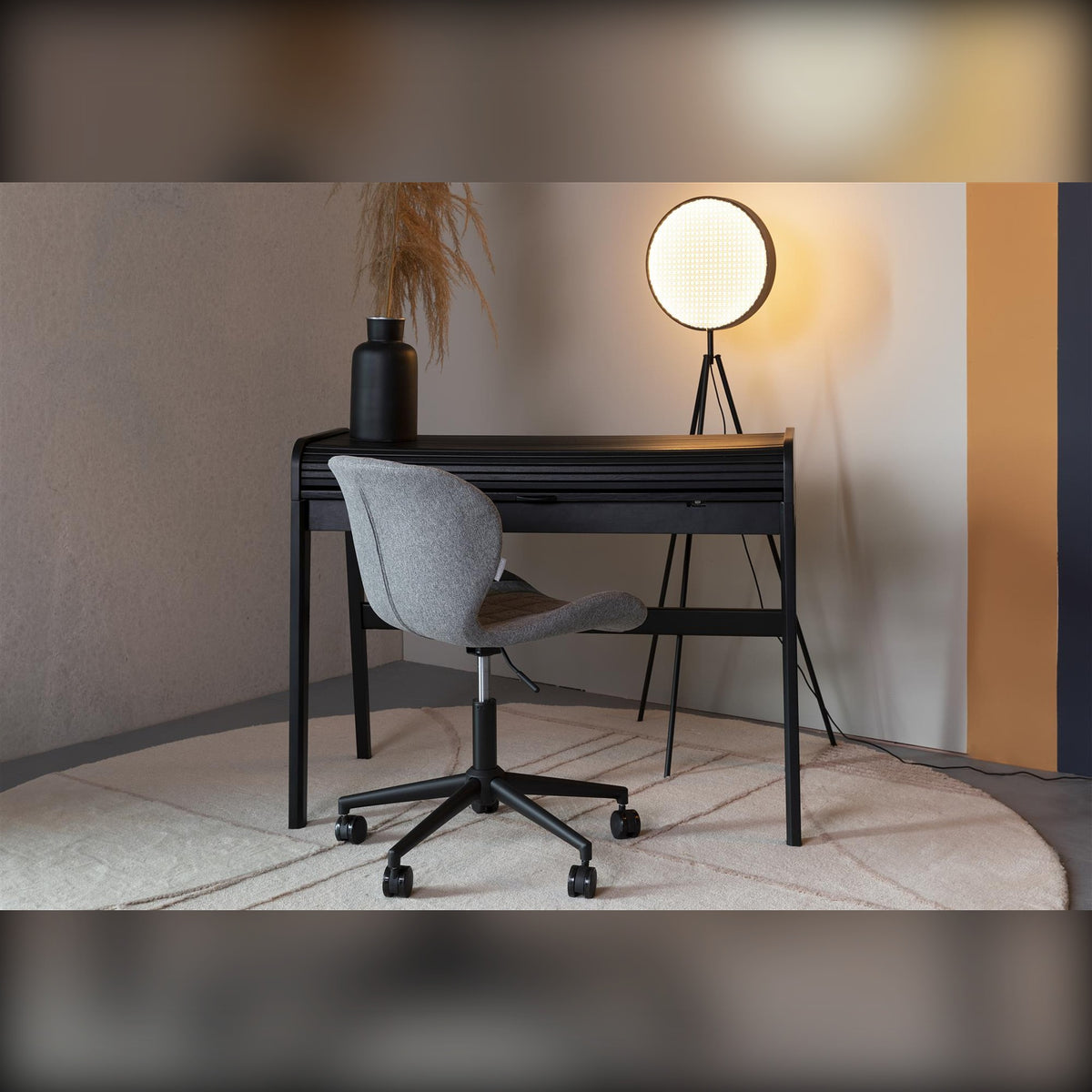 Desk Table Barbier Black Domestica – Lifestyle – With Office Chair and Floor Lamp