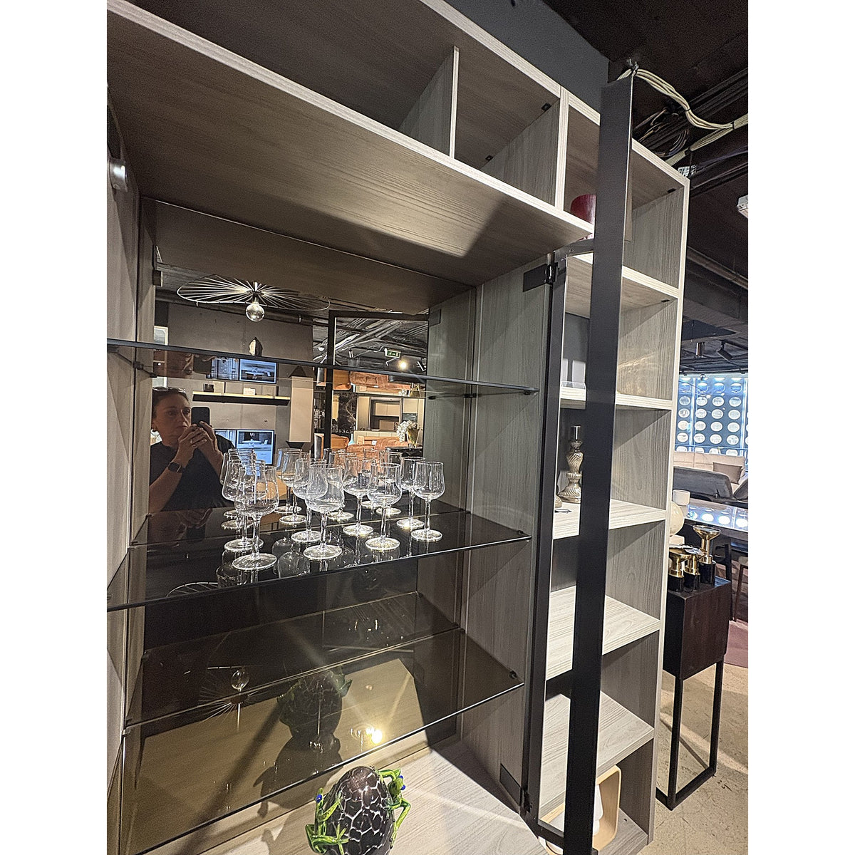 Bookcase ORME with Bar Grey Domestica – Bar Interior Close-up