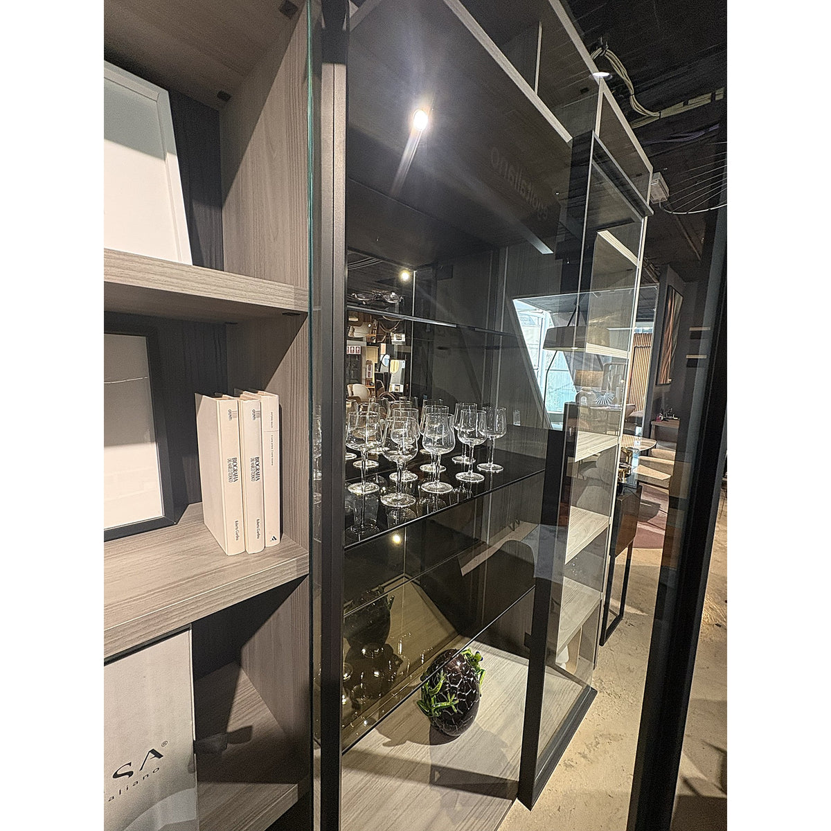 Bookcase ORME with Bar Grey Domestica – Glass Display Bar Close-up