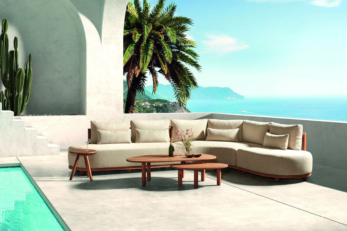 Coffee Table Oscar 85x47 Teak Natural Domestica – Lifestyle – With an Outdoor Lounge Sofa