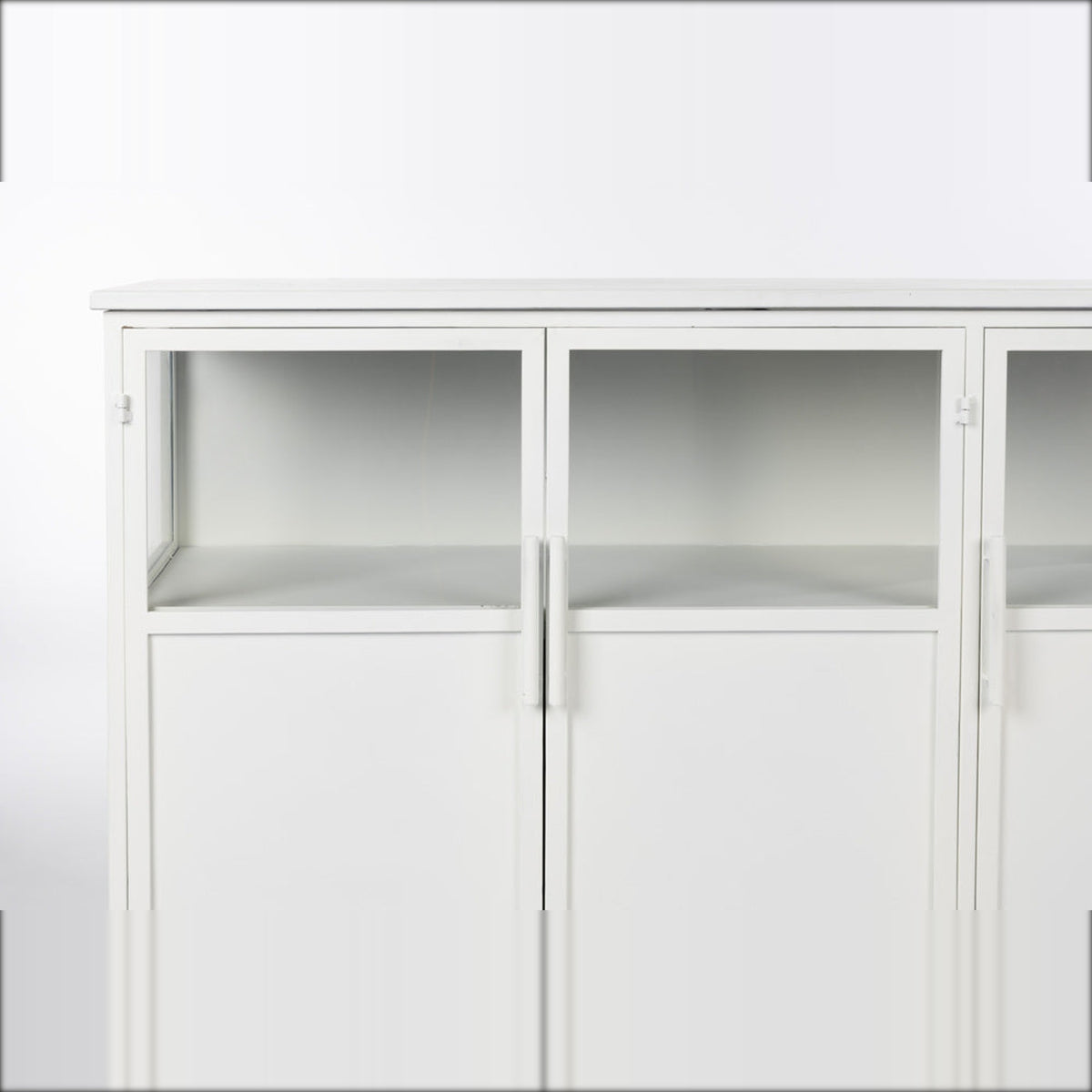 Cabinet Miya Low 3do Domestica – Glass Upper Section Detail