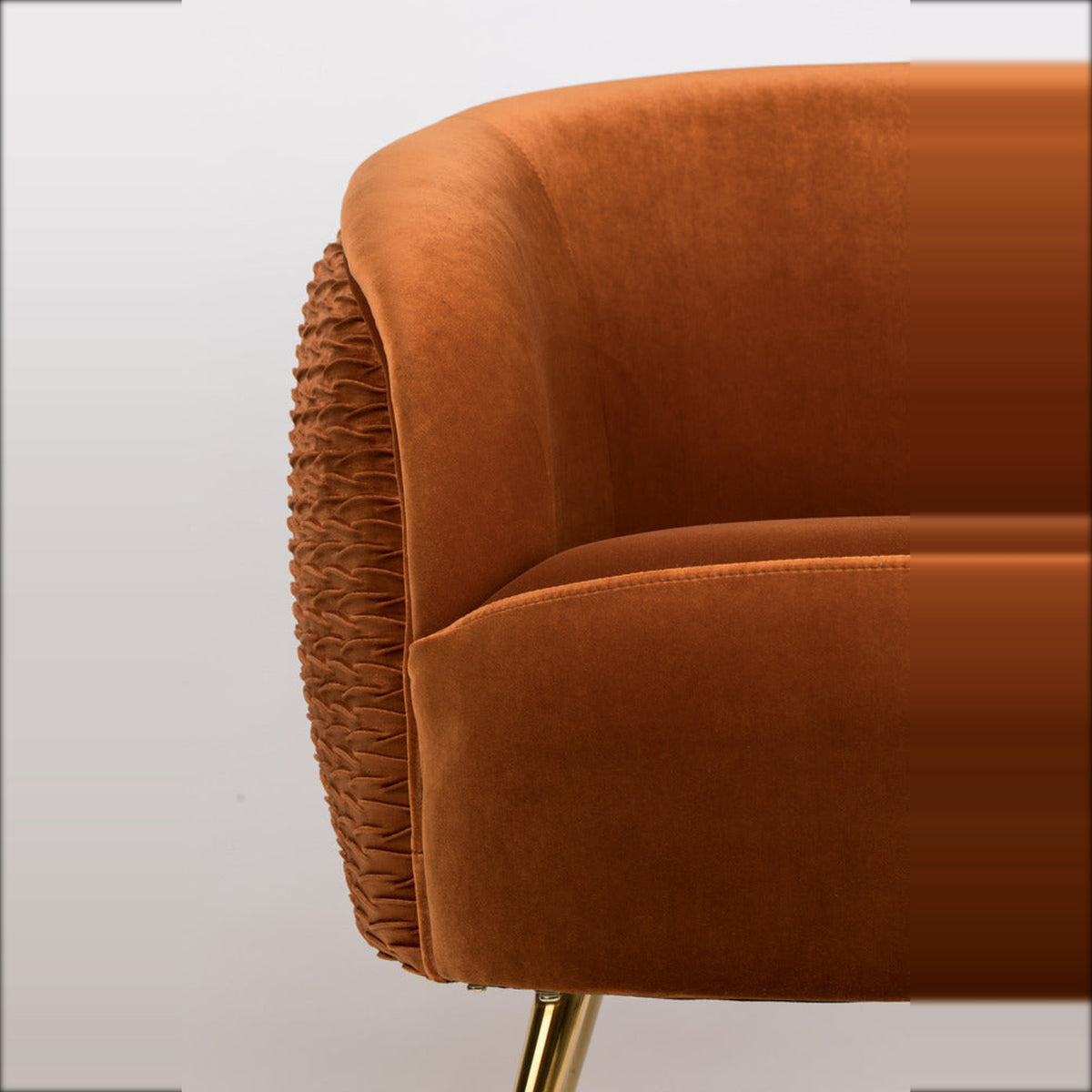 Lounge Chair So Curvy Orange Domestica – Seat and Armrest Close-up