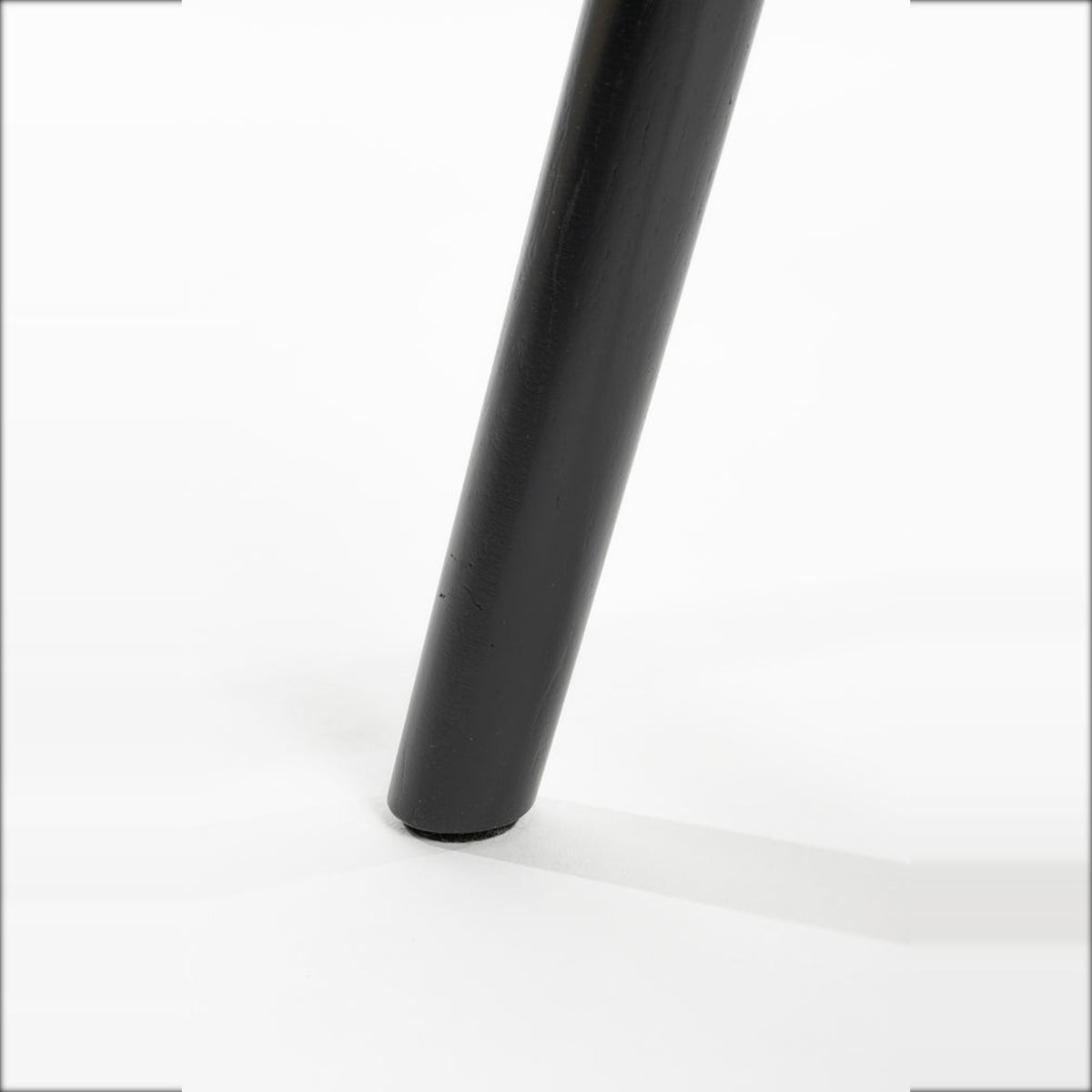 Counter Stool Vander Black Domestica – Black Leg Foot Detail