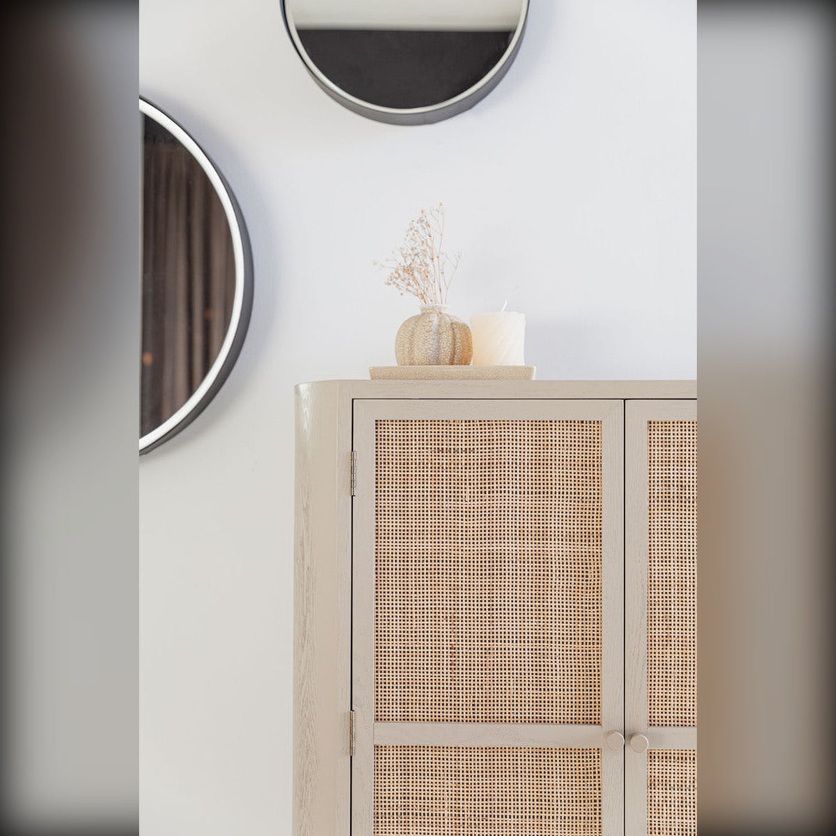 Cabinet Amaya Low 2 Doors Beige Domestica – Lifestyle – Cabinet Top with Vase and Mirrors