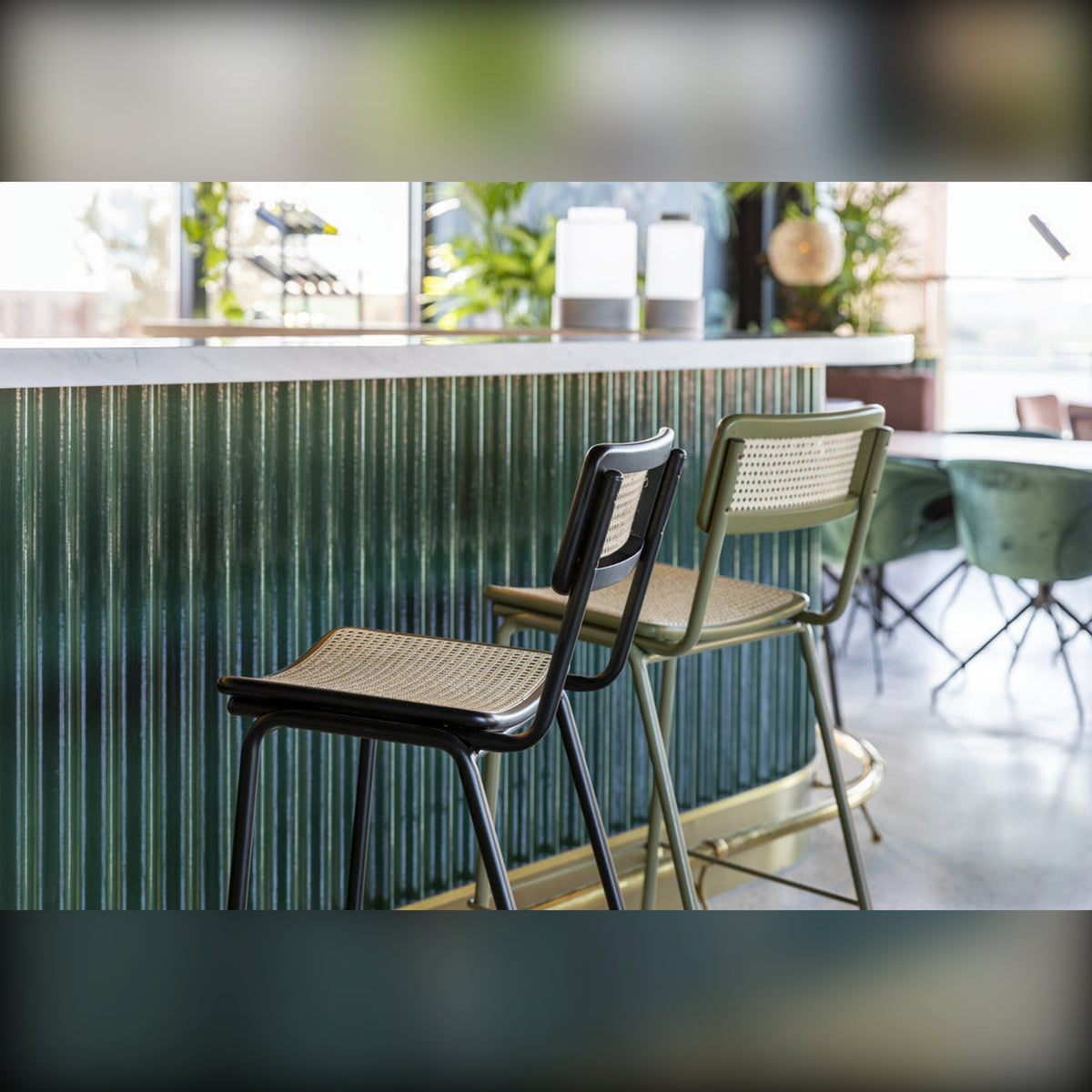 Barstool Jort Natural Black Domestica – Lifestyle – At a Green Bar Counter