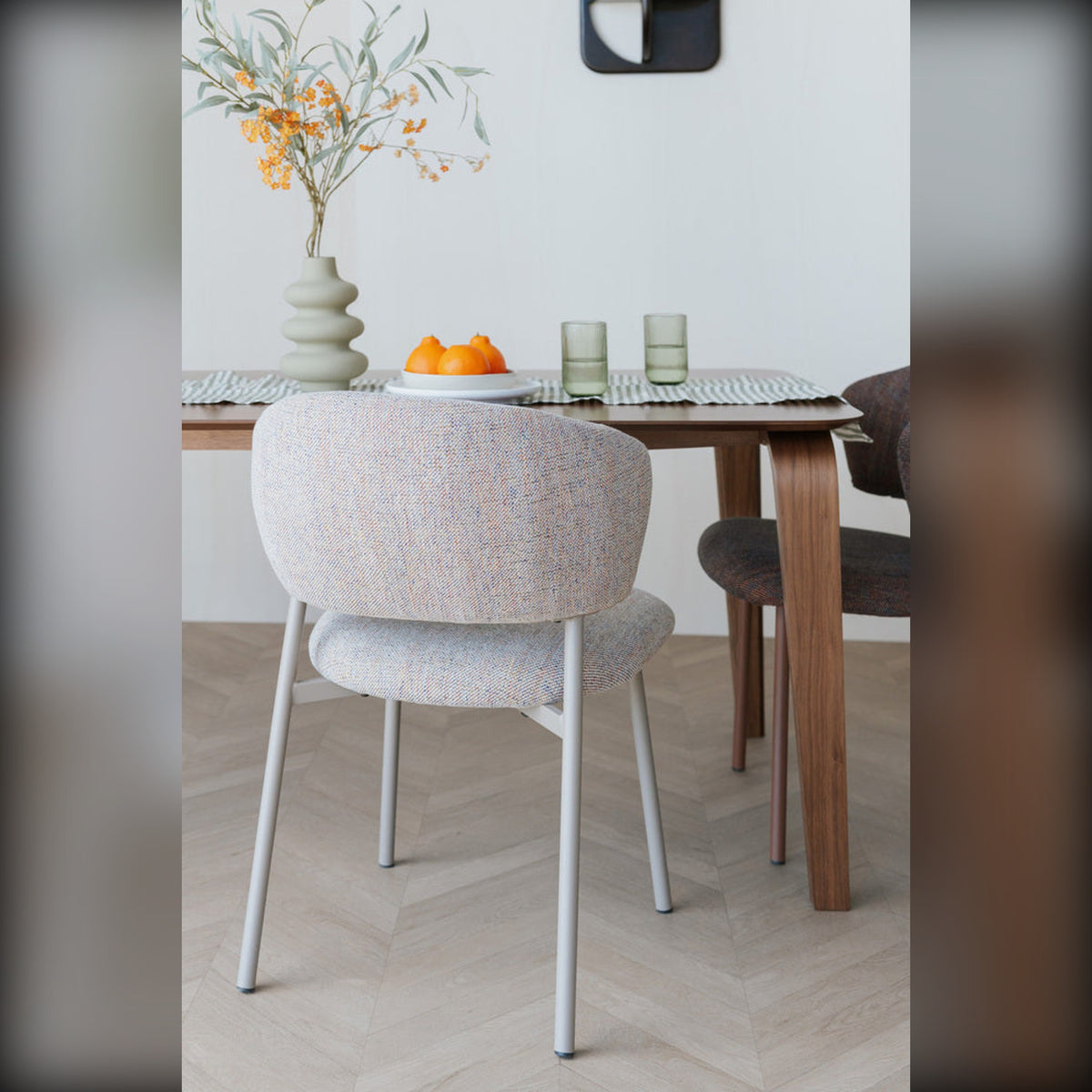 Dining Chair Jasmine Light Multicolour Domestica – Lifestyle – At a Wooden Dining Table