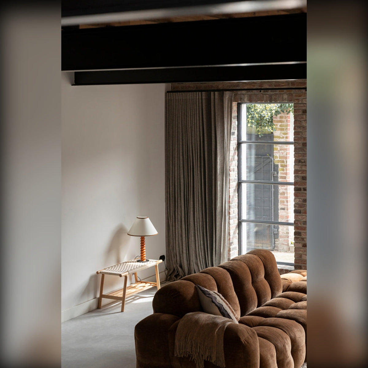 Bench Kintaro Natural Domestica – Lifestyle – In a Living Room with Sofa
