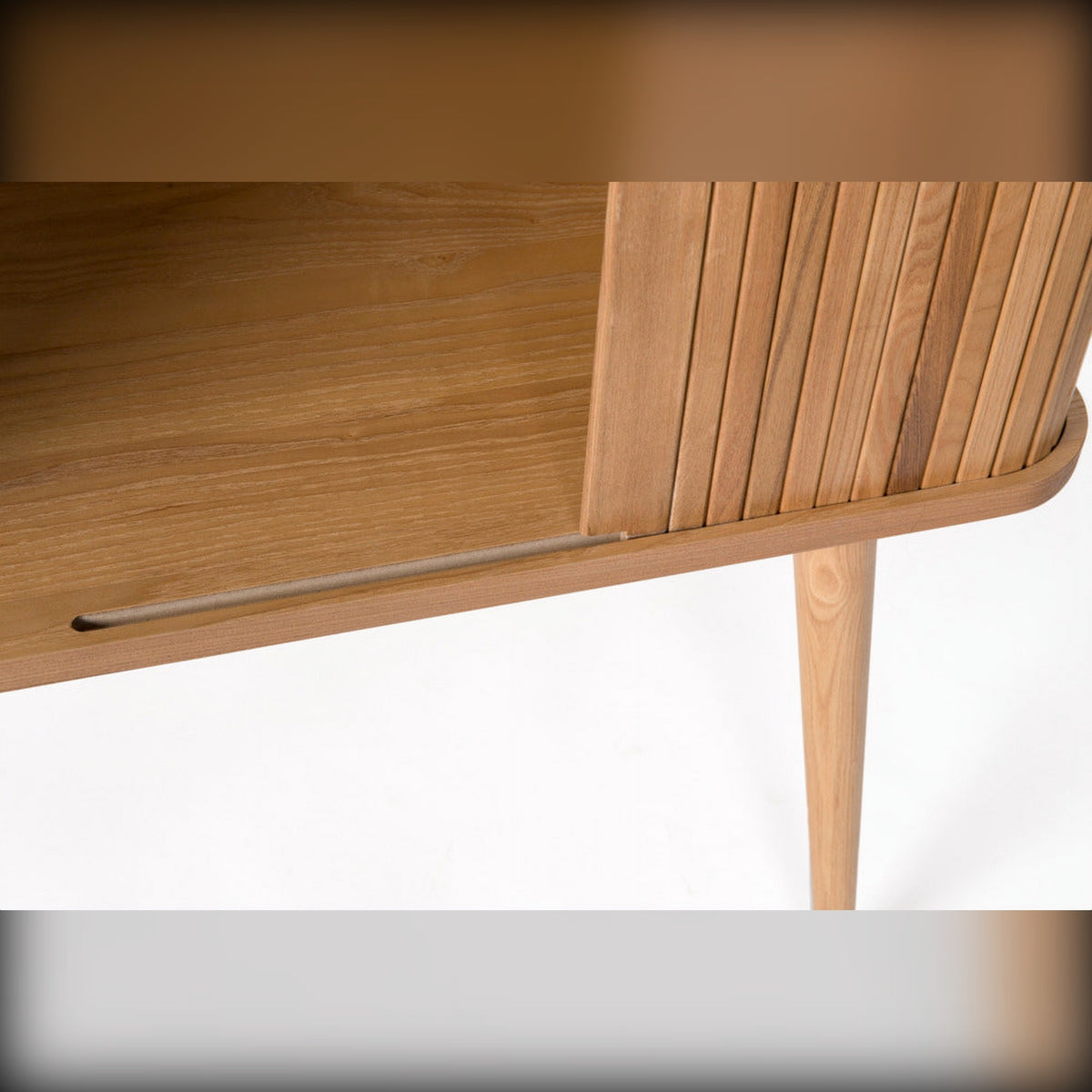Cabinet Barbier Natural Domestica – Base Edge and Tapered Leg Detail