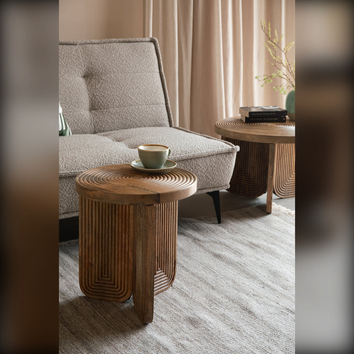 Side Table Maeze Domestica – Lifestyle – Beside a Grey Sofa