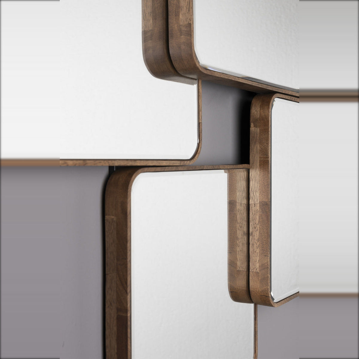 Mirror Cordelia Domestica – Wood Frame Edge Detail