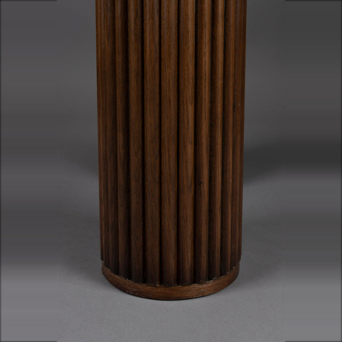 Dining Table Dean Domestica – Ribbed Pillar Leg Close-up