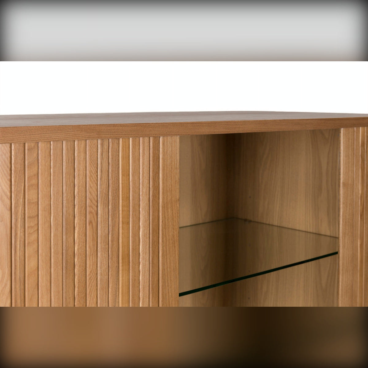 Cabinet Barbier Natural Domestica – Lower Glass Shelf Interior Detail