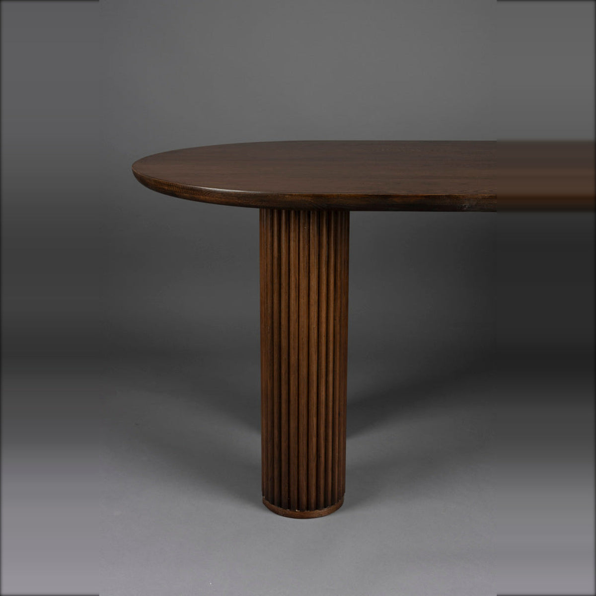 Dining Table Dean Domestica – Tabletop and Ribbed Leg Detail