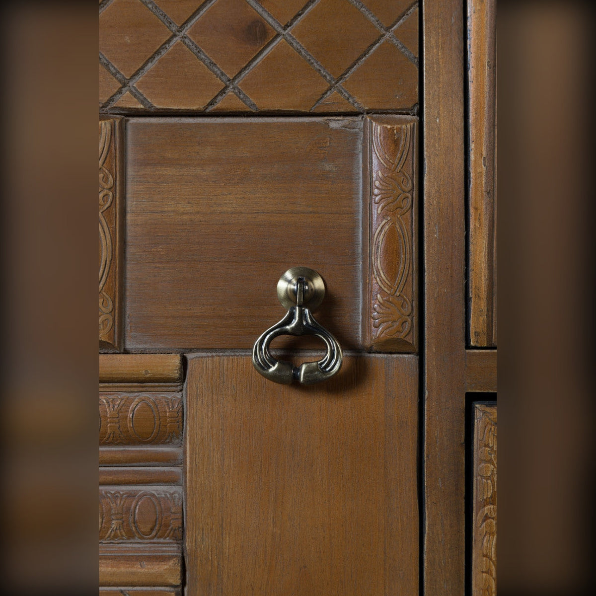 Cabinet Jove Brown Domestica – Drawer and Handle Close-up