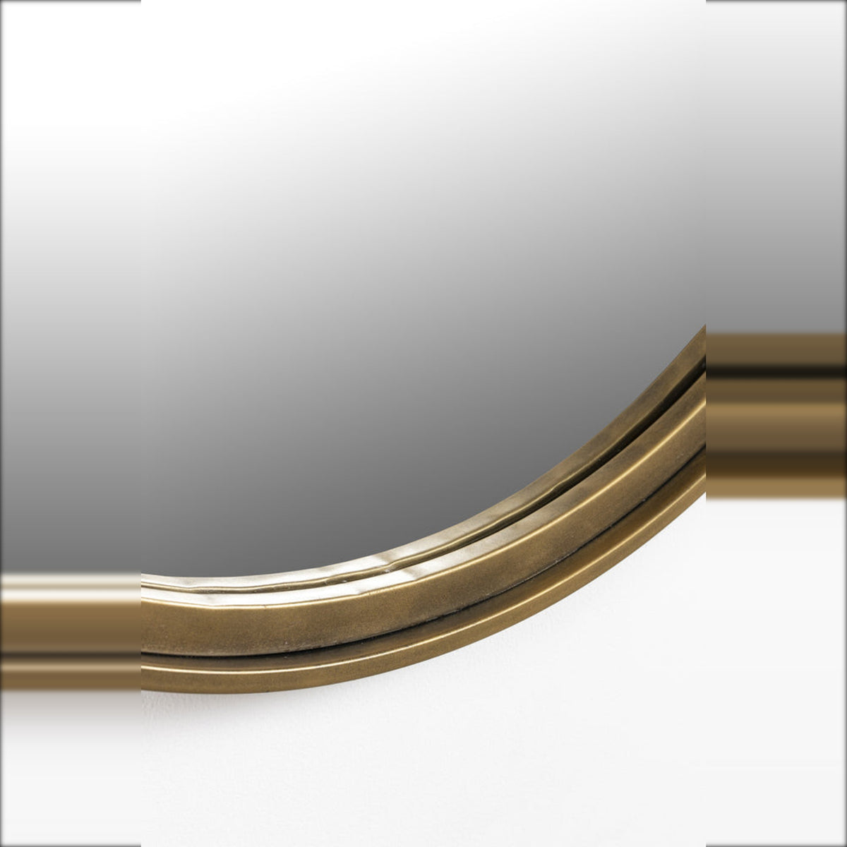Mirror Matz Oval L Antique Brass Domestica – Frame Edge Close-up