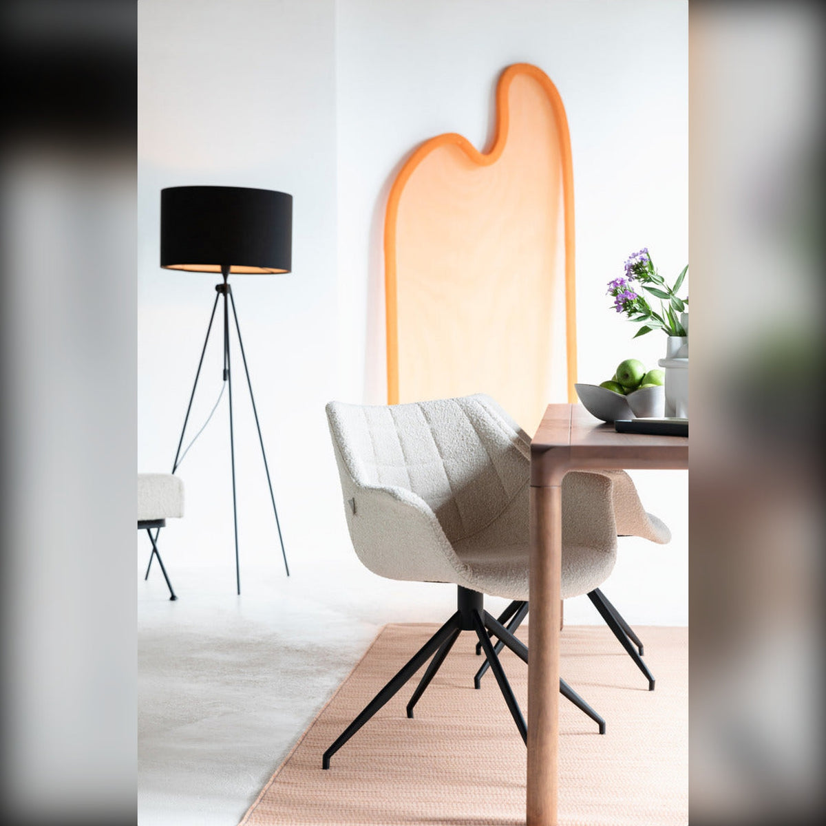 Armchair Doulton Swivel Natural Domestica – Lifestyle – Dining Room with Black Floor Lamp and Arched Wall