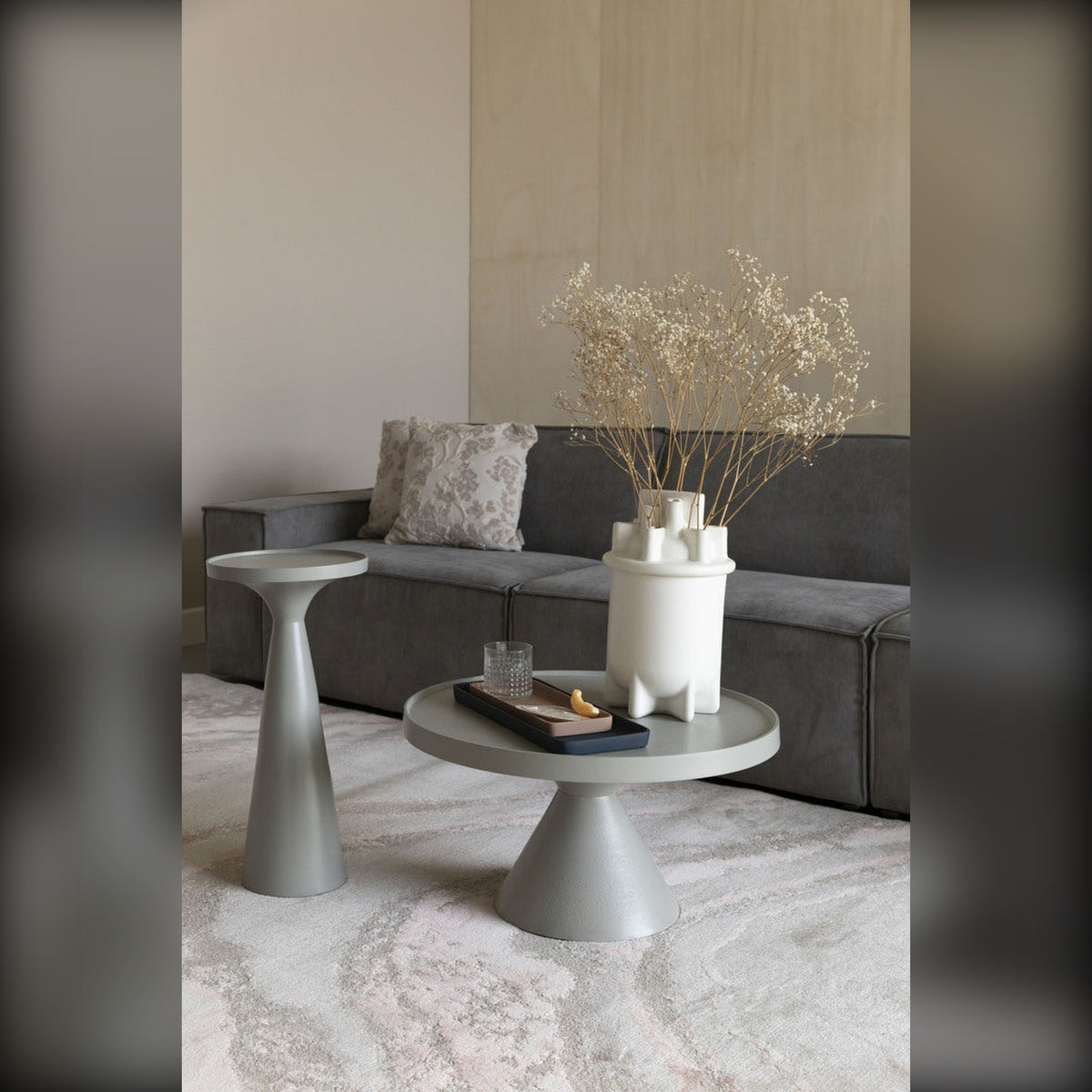 Side Table Floss Grey Domestica – Lifestyle – With Coffee Table and Dried Flowers