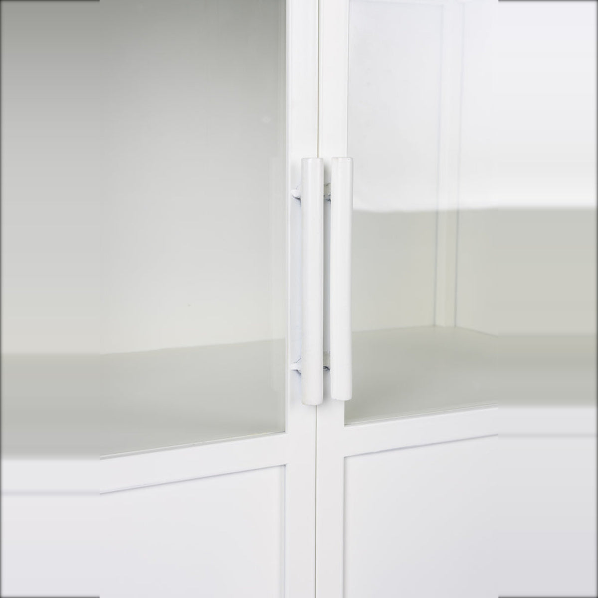 Cabinet Miya High 2do Domestica – Glass Doors and Handles Detail