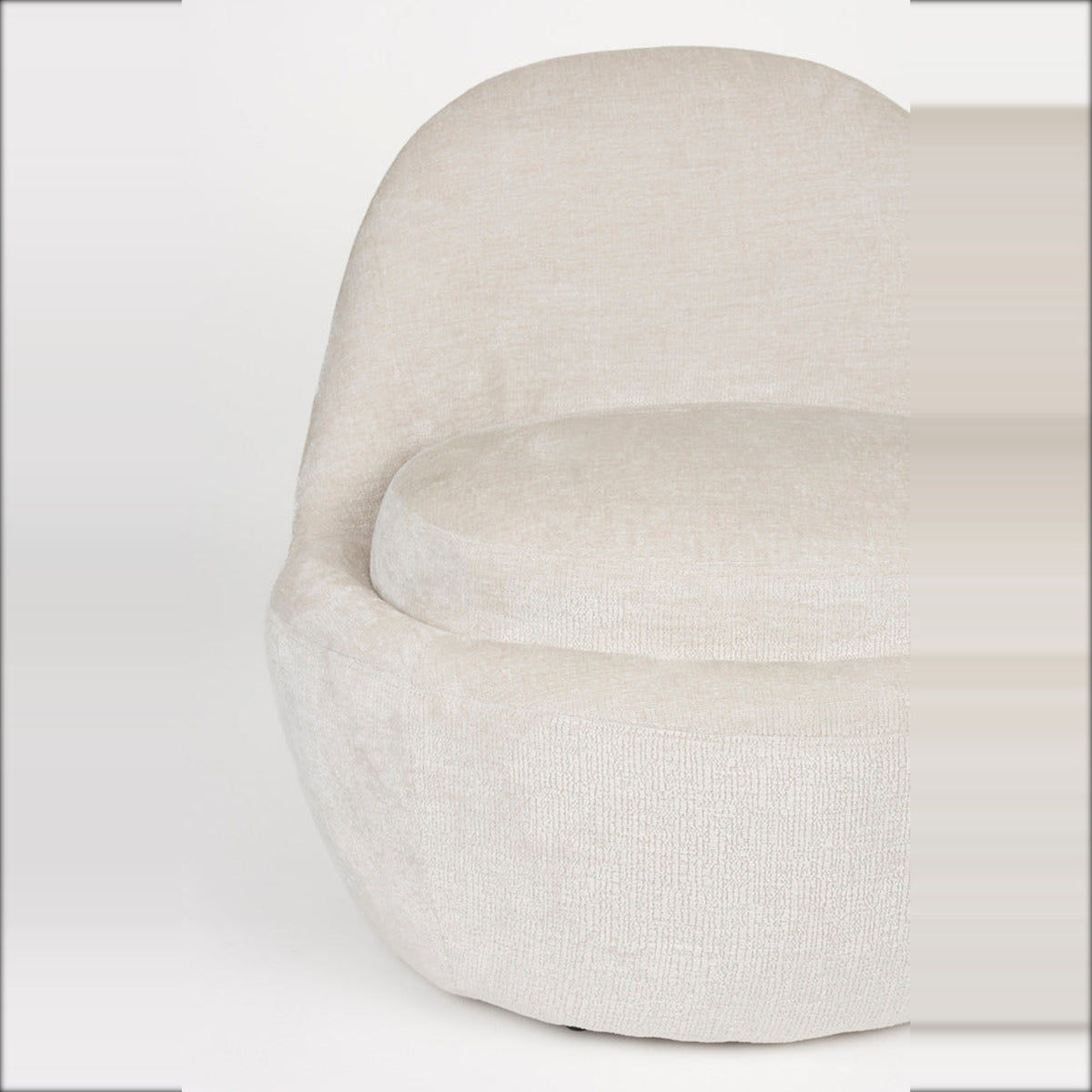 Lounge Chair Nash Off-White Domestica – Rounded Shell Side Close-up