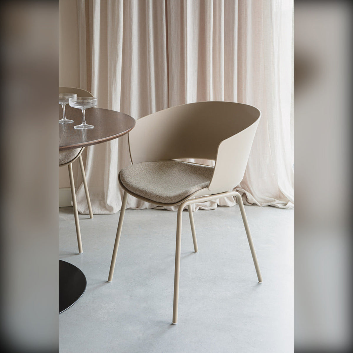 Dining Chair Jessica Beige Domestica – Lifestyle – Close View at a Round Dining Table