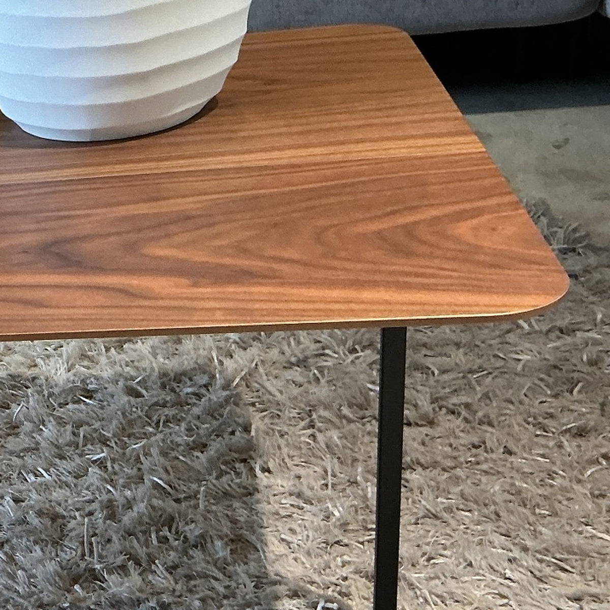 Coffee Table Selfy 95x55 Walnut Black Domestica – Walnut Top and Frame Close-up