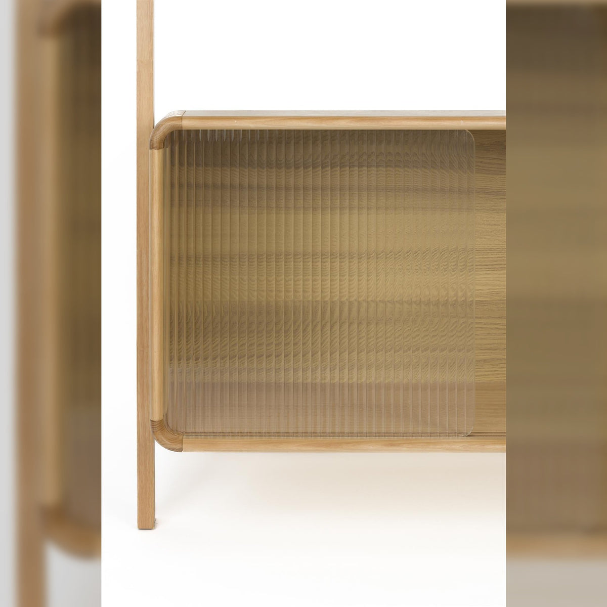 Shelf Rise Natural Domestica – Ribbed Glass Door Detail