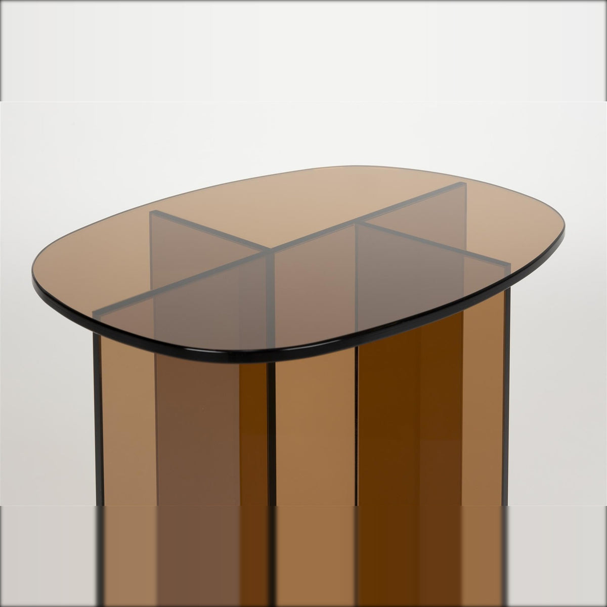 Side Table Linea Brown Domestica – Glass Table Top Detail