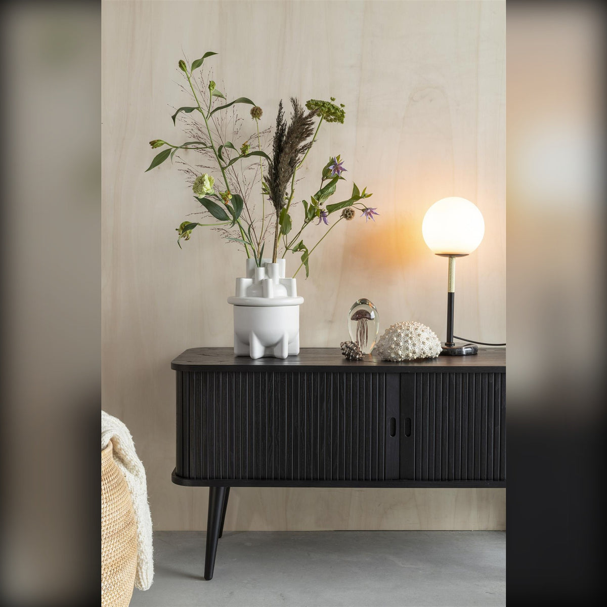 Sideboard Barbier 120 Black Domestica – Lifestyle – Styled with Lamp & Vase