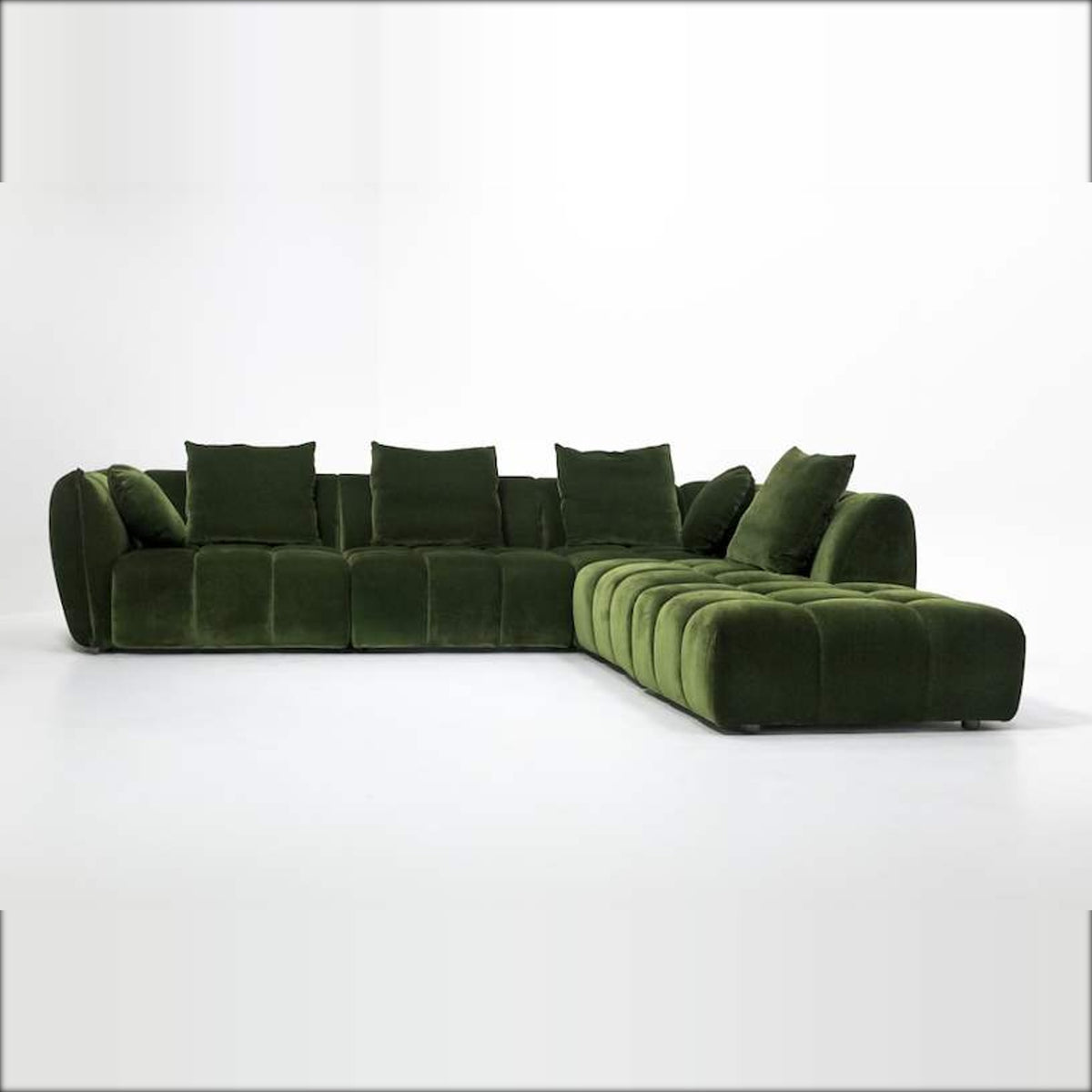 Sofa Eros Corner Forest Green Domestica – Front Angle View