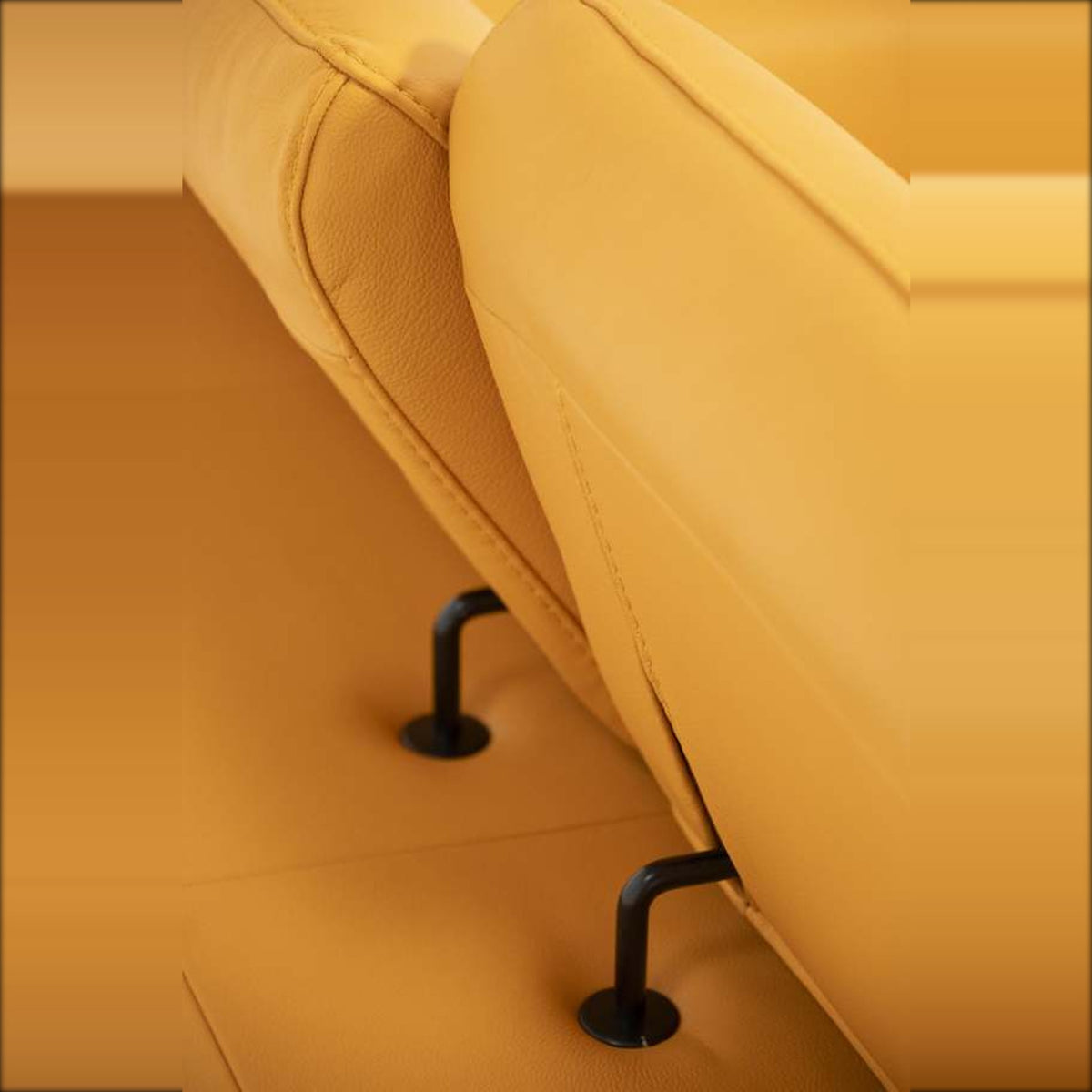Egoitaliano Byron 2-Seater Sofa Mustard Fabric Domestica – Detail Armrest and Metal Leg