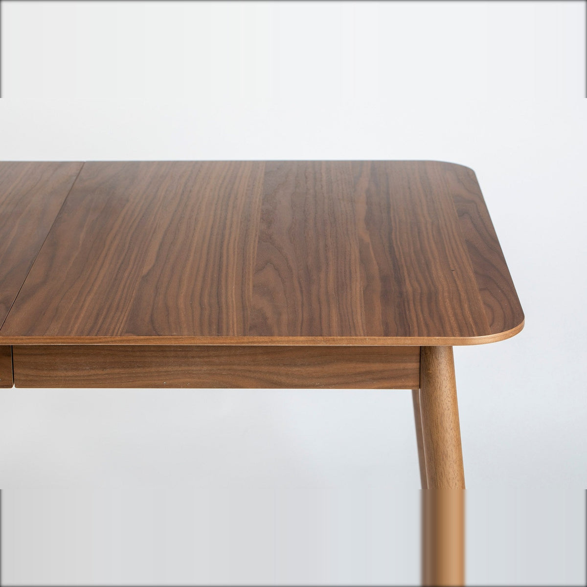 Dining Table Glimps 180/240x90 Walnut Domestica – Rounded Tabletop Corner Close-up