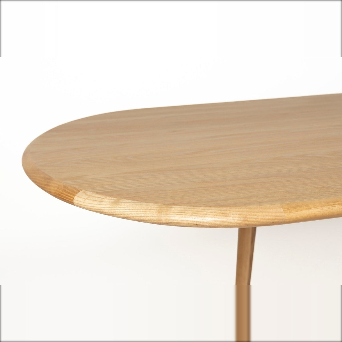 Dining Table Twist Oval Oak Domestica – Rounded Tabletop Edge Close-up