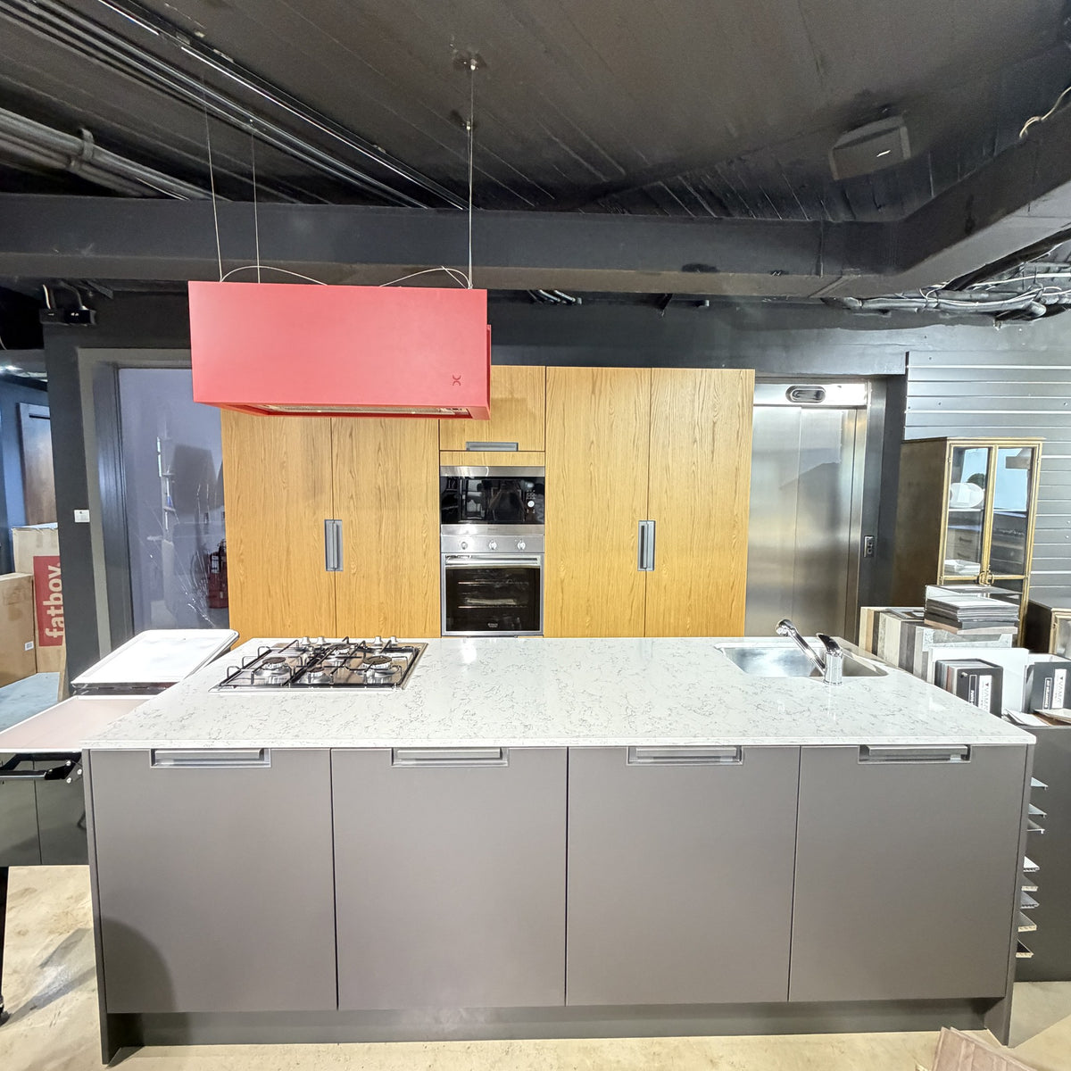 Varsavia Kitchen Domestica – Showroom Model – Island and Oak Tall Units Front View