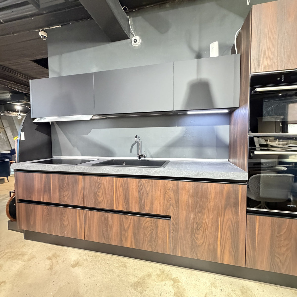 Viola Dark Kitchen Domestica – Showroom Model – Angle View