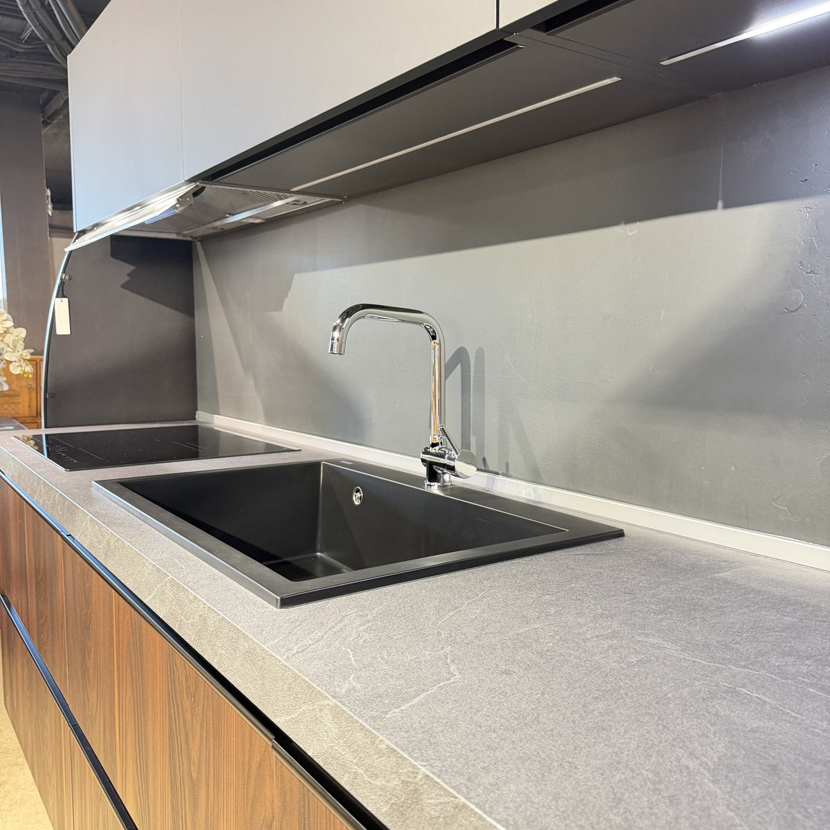 Viola Dark Kitchen Domestica – Showroom Model – Sink and Worktop